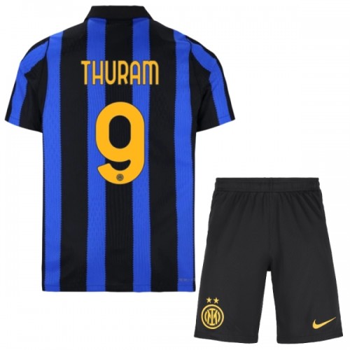 Inter Milan Thuram 9 Hjemme 2026-27 - Barn Draktsett Inter Milan Thuram 9 Hjemme 2026-27 - Barn Draktsett